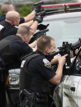 محكمة أميركية تمنح عائلة من أصل إفريقي تعويض 4 دولارات بعد قتل الشرطة للأب