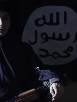 الداعشية التي نقلت الحزام الناسف تتقدم بأغرب طلب أثناء محاكمتها