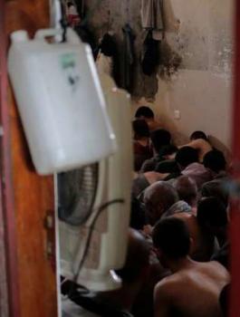"أسوشيتد برس" تنشر صورة تم التقاطها داخل سجن لداعش جنوب الموصل