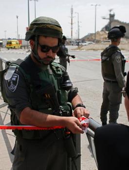 شرطي اسرائيلي يغتصب فلسطينية 