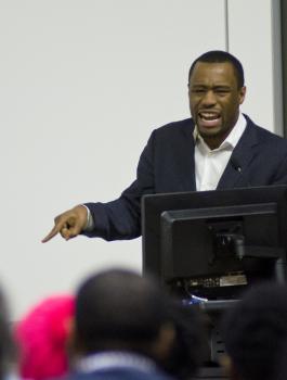 الصحفي الامريكي مارك لاموني هيل 