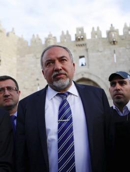 ليبرمان: لن نسمح لروسيا بعرقلة هجماتنا على سوريا