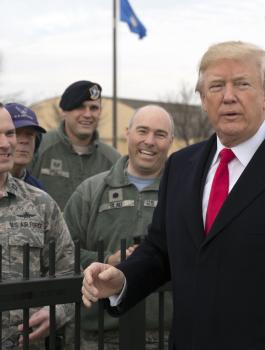 ترامب والجيش الامريكي والمكسيك 