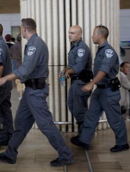 هروب متهم بجريمة قتل من المحكمة على متن دراجة نارية في حيفا