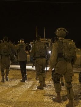 الاحتلال يعتقل 43 مواطناً بينهم إمرأة في أنحاء متفرقة بالضفة
