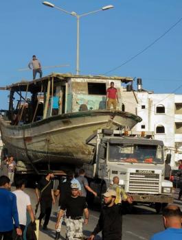 اعادة قوارب صيد الى غزة 