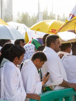 عدد الساعات التي تحدث بها الحجاج عبر الهواتف 