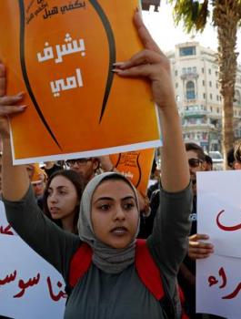 مسيرة ضد عنف النساء في رام الله 