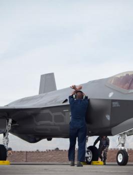 خطأ فني في طائرات F35 