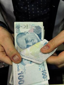 تراجع على سعر صرف الليرة التركية 