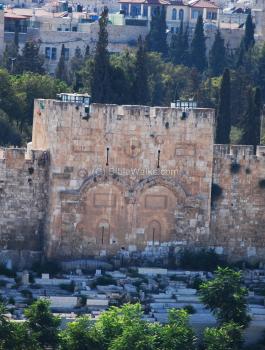 إسرائيل تشرع ببناء حدائق تلمودية على مقابر إسلامية ملاصقة للأقصى