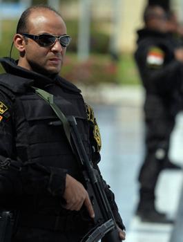 الداخلية المصرية: مقتل 10 إرهابيين خلال مداهمة أمنية لشقتين بالجيزة