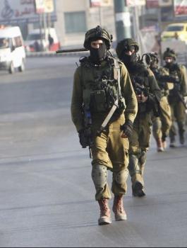 التحرش بسيدات فلسطينيات على حاجز قلنديا 