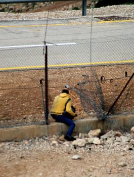 اعتقال عمال فلسطينيين 