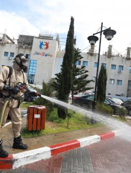 وزيرة الصحة ومجمع فلسطين الطبي 