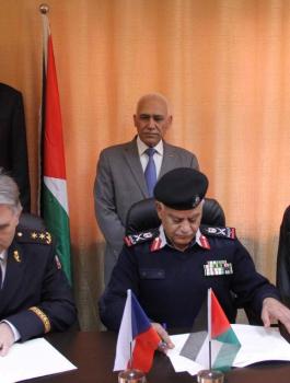 الدفاع المدني يوقع اتفاقية تعاون مع الحماية المدنية التشيكية