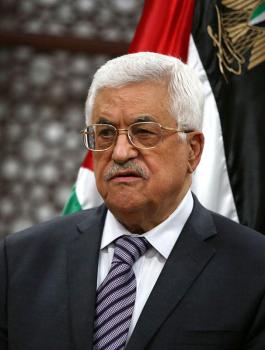 عباس يعزي والد الشهيد مصعب التميمي 