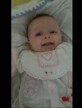 اذا فعلت غارة جوية بابتسامة رضيعة في حلب