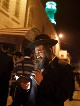 مستوطنون يعتدون على المواطنين جنوب نابلس