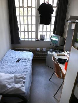 سجن هولندي 14 عاما بعد طعنه فتاة 16 مرة بشوكة طعام