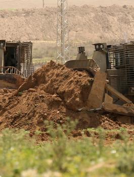 جرافات اسرائيلية تتوغل في غزة 