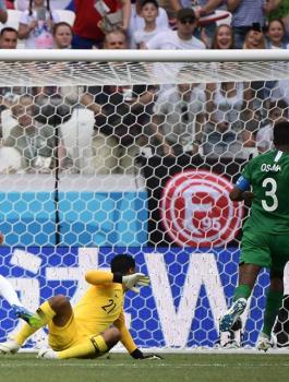 السعودية تحقق فوزاً قاتلاً على المنتخب المصري بالثواني الأخيرة