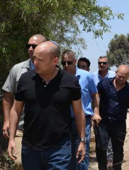 نفتالي بنيت والجيش الاسرائيلي 