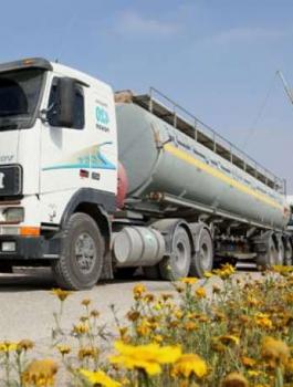 ضخ 13 شاحنة وقود لمحطة كهرباء غزة