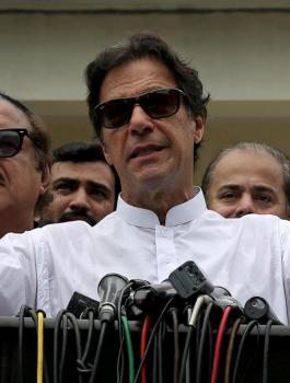عمران خان والاسلاميين في باكستان 