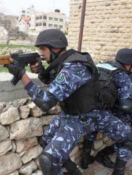 شرطة جنين تعتقل 3 مطلوبين للعدالة وتصادر 4 مركبات