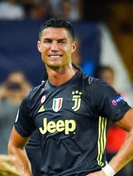 طرد رونالدو امام فالنسيا 