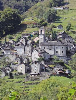 بالفيديو: قرية سويسرية يسكنها ١٦ شخصا تتحول إلى فندق!