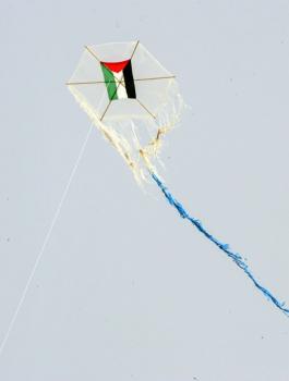 طائرات ورقية تحمل ميلتوف في غزة 