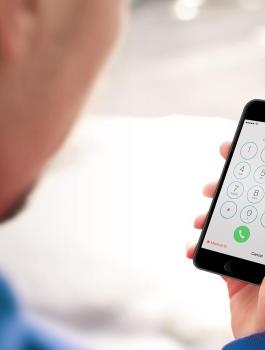 الاتصال على خدمة العملاء 