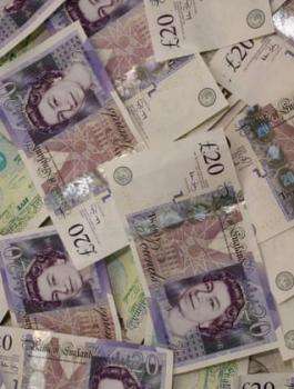 عامل نظافة في بريطانيا 