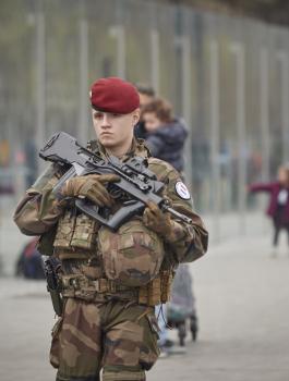 اشتباكات بين الشرطة الفرنسية ومتظاهرين 