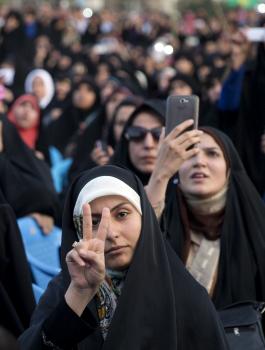 إيرانيون يشكرون ترامب لانسحابه من الاتفاق النووي 