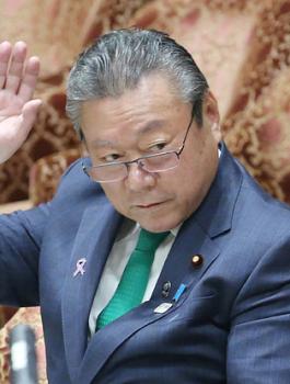 وزير ياباني يعتذر علنا 