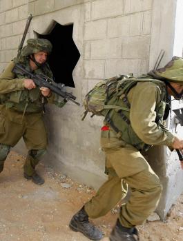 الاحتلال يعتقل 5 مواطنين بزعم التخطيط لتنفيذ عمليات مسلحة