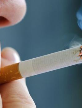  بيع السجائر لمن اعمارهم تقل عن 100 عام 