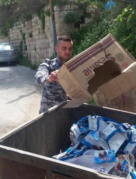 اتلاف مواد تموينية منتهية الصلاحية في نابلس