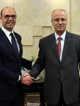 الحمد الله يبحث مع وزير الخارجية الايطالي تعزيز التعاون