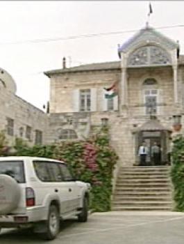 شرطة الاحتلال تغلق مكتب الخرائط العربية في بيت الشرق