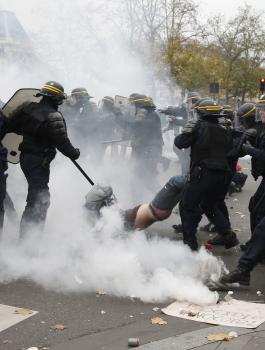 الشرطة الفرنسية والاحتجاجات 
