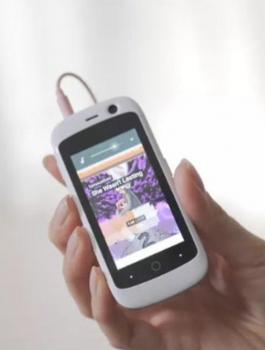 أصغر هاتف ذكي ينافس  آيفون وغالاكسي