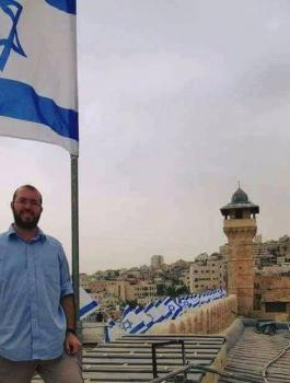 رفع العلم الاسرائيلي على الحرم الابراهيمي في الخليل 