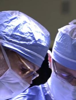 اسرائيلي يحتال على  مرضى سرطان فلسطينيين 