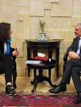 اشتيه وممثلة الدنمارك 