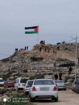 رفع العلم الفلسطيني على اعلى قمة في بيتا 