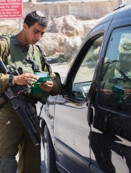 حواجز في البيرة 